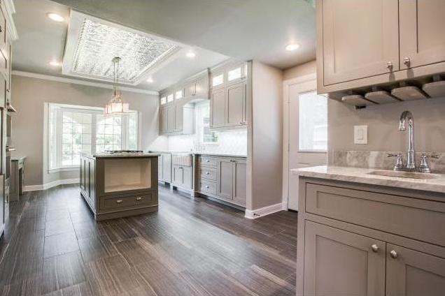 Eramosa Grey Vein Cut porcelain tile flooring