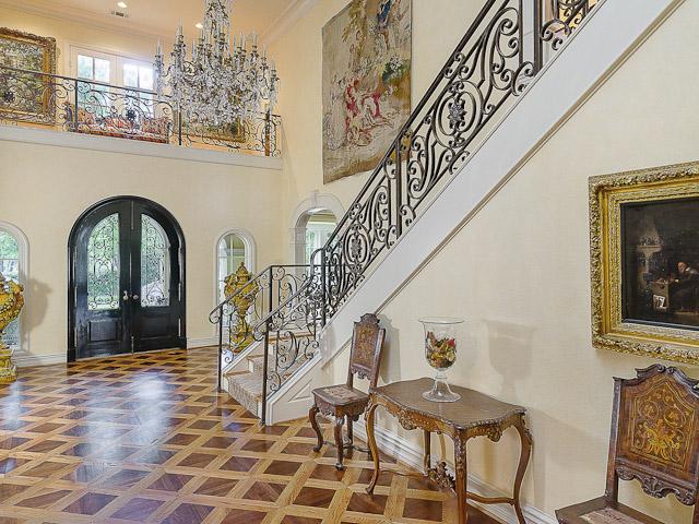 9700 Audubon foyer