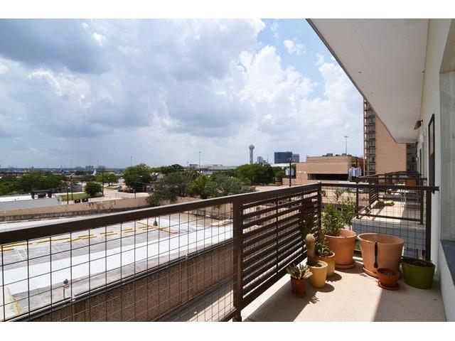 Buzz Unit 409 Balcony