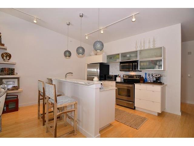 Buzz Unit 409 Kitchen 2