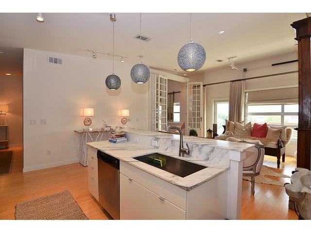 Buzz Unit 409 Kitchen Living