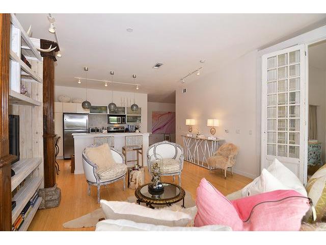 Buzz Unit 409 Living Kitchen