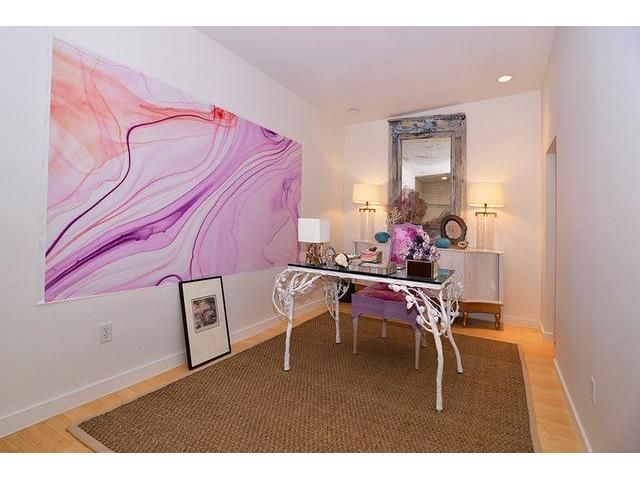 Buzz Unit 409 Office