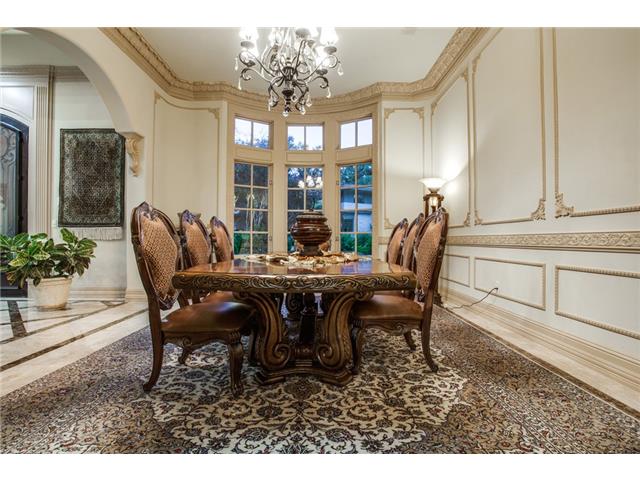 6326 Lakehurst Dining room