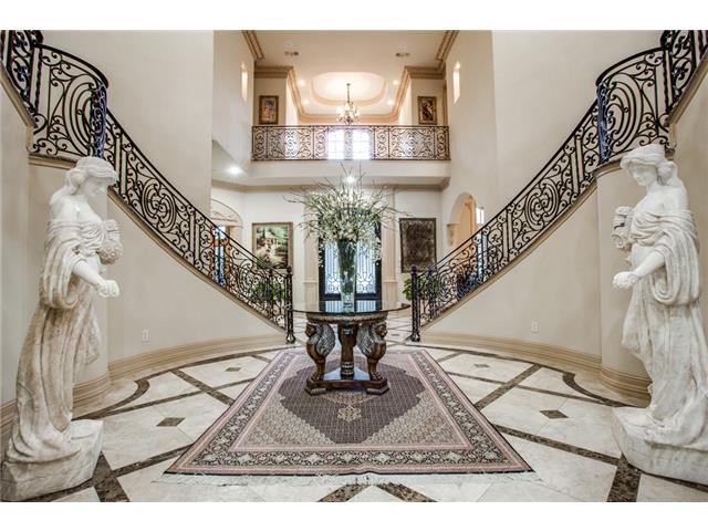 6326 Lakehurst foyer II