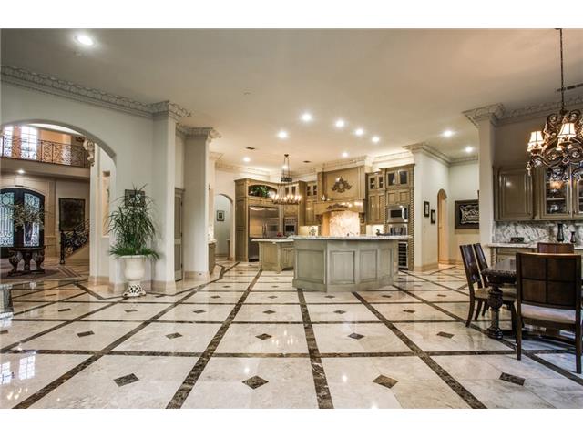 6326 Lakehurst kitchen