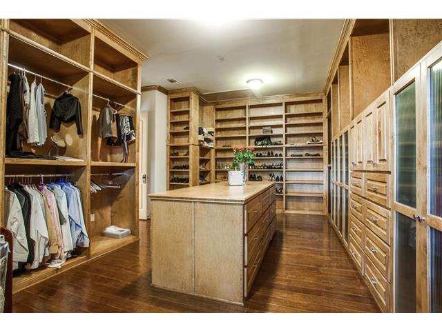 6326 Lakehurst master closet