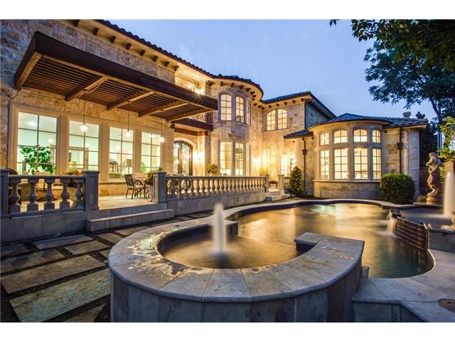 6326 Lakehurst rear pool