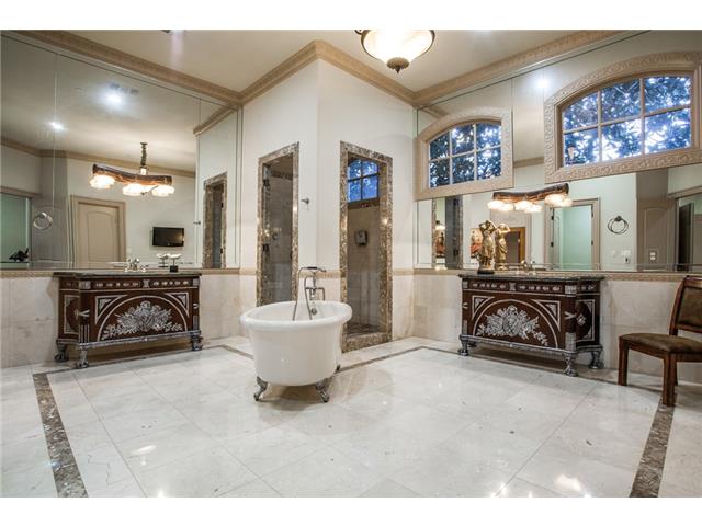 6326 Lakehurt master bath 1