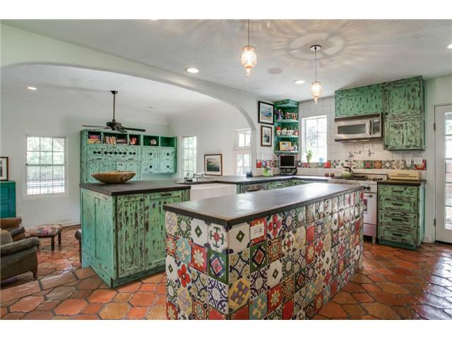 7218 Lakewood Blvd kitchen 3