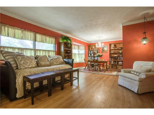 7319 Bennington Living 3