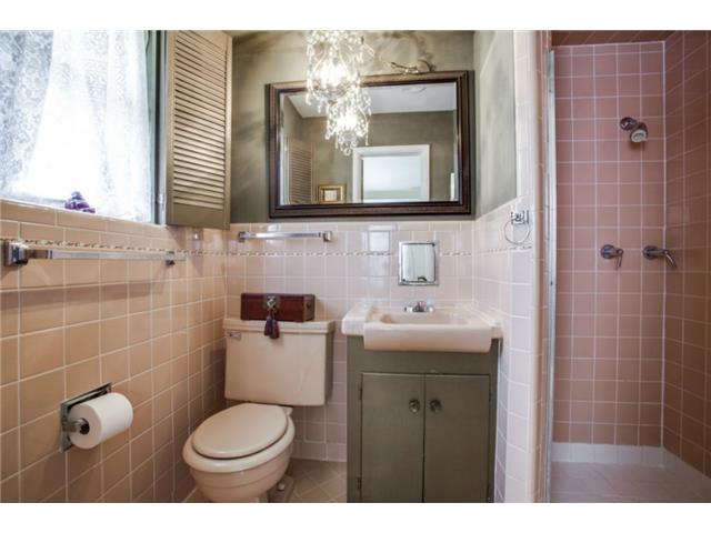 7319 Bennington Pink Bathroom