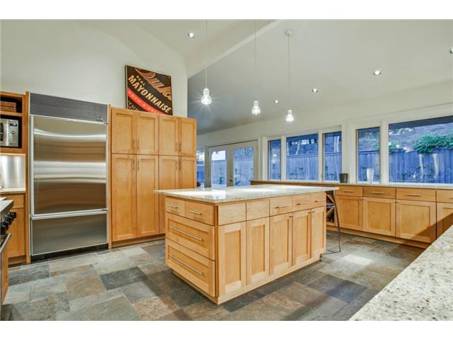 900 Bison Trl Kitchen 3