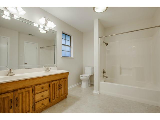 921 Wildwood Master bath