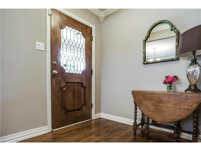 9229 Ferndale Entry