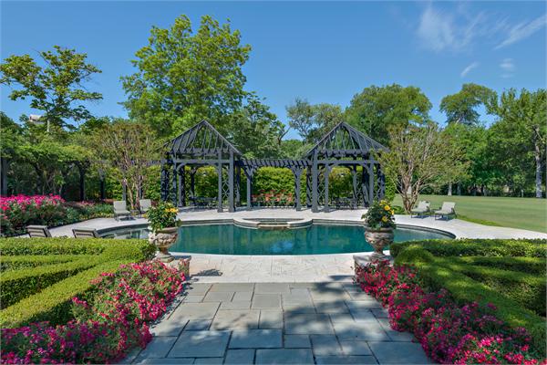 Trevino Country-estate-pool-2