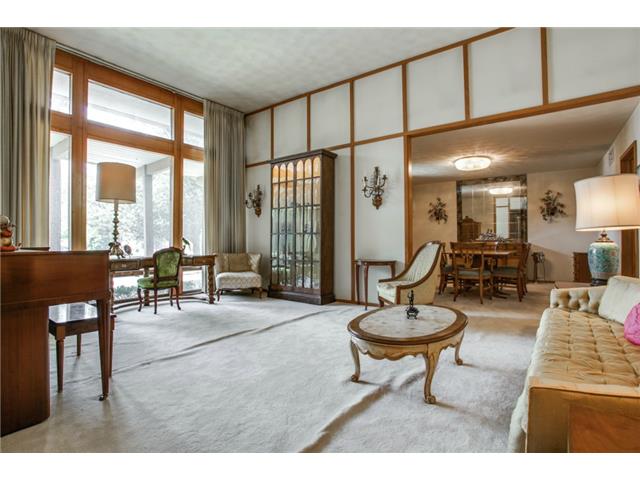 10110 Daria Formal Living