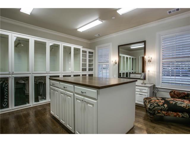 10181 Daria Drive master closet