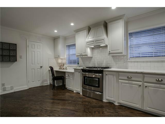 1212 N. Oak Cliff Blvd. Kitchen