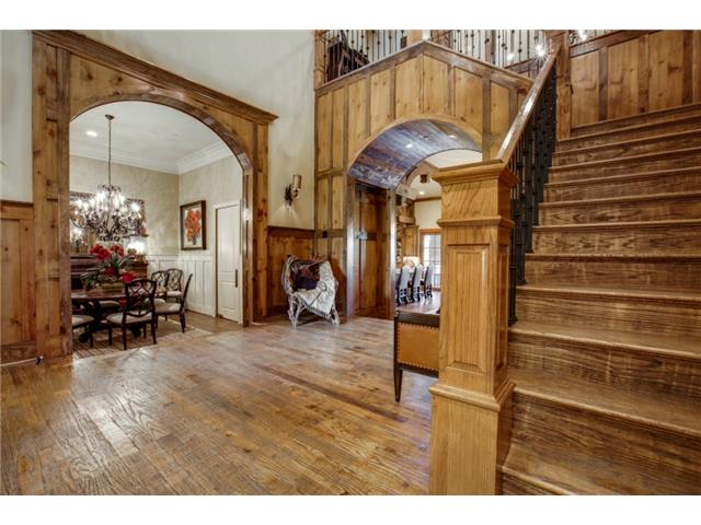 1724 Wisteria Way Entry