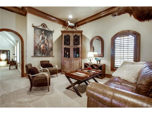 1724 Wisteria Way Lounge