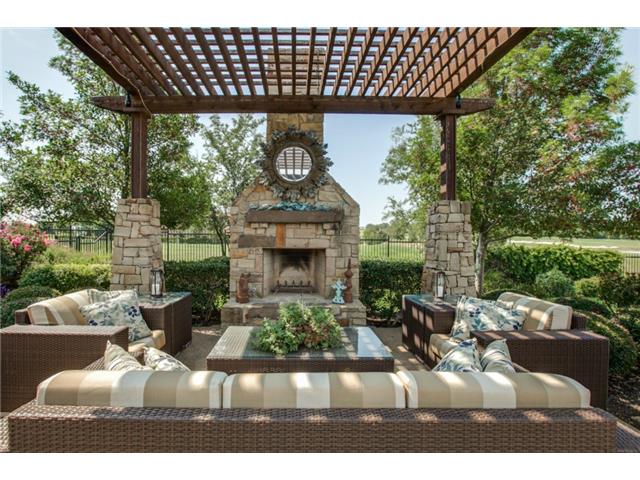 1724 Wisteria Way Pergola