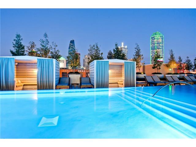 2200 Victory The House pool