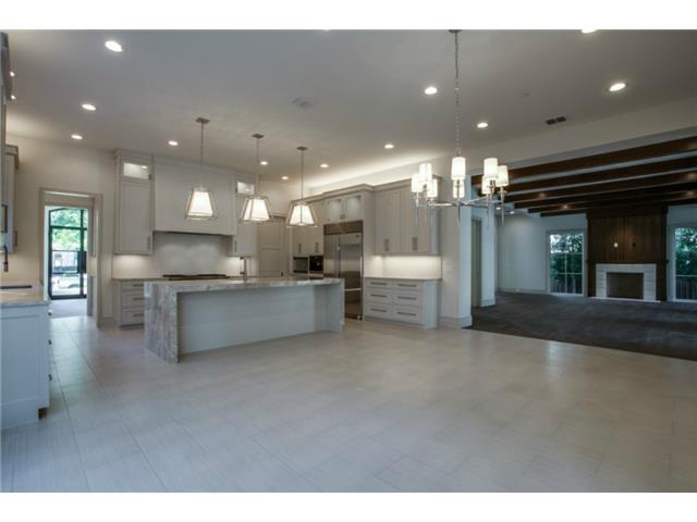 3216 Colgate Breakfast Kitchen Family
