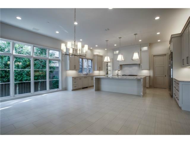 3216 Colgate Breakfast Kitchen