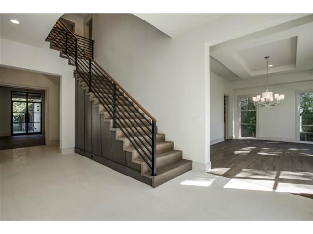 3216 Colgate Entry