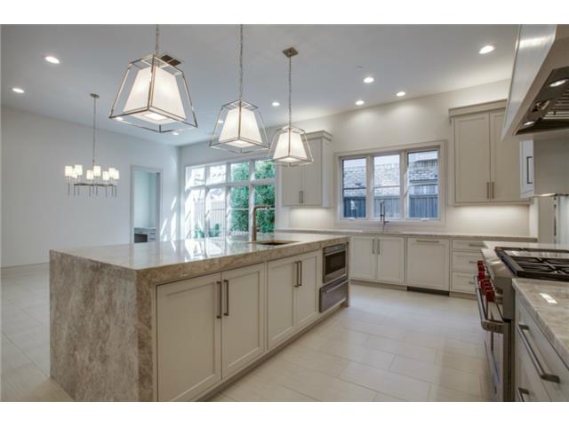 3216 Colgate Kitchen 3