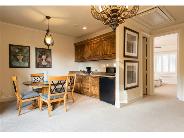 3612 Maplewood guest