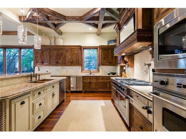 3612 Maplewood kitchen