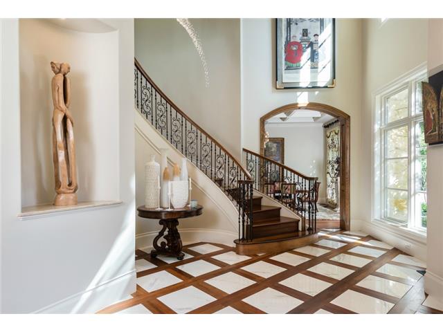 3620 Maplewood foyer
