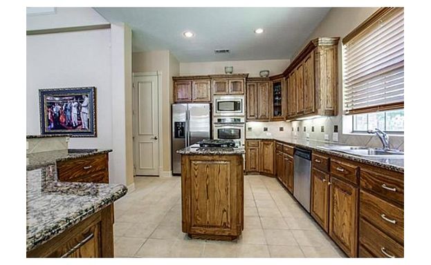 609 Stonebury Dr SL kitchem 3