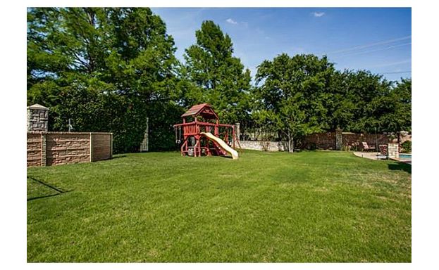 609 Stonebury Dr SL playhouse