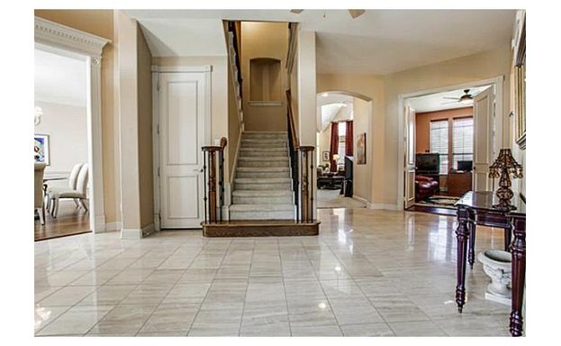 609 Stonebury SL foyer