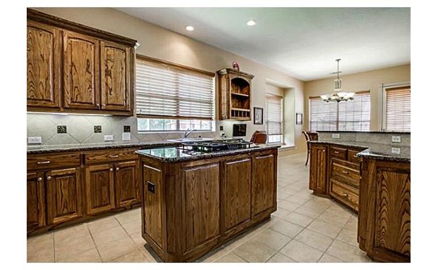 609 Stonebury SL kitchen 1
