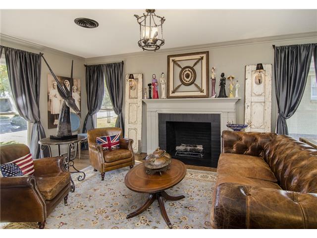 6153 Ellsworth Living