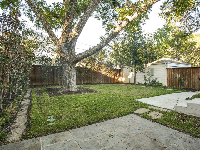 6159 Kenwood Backyard