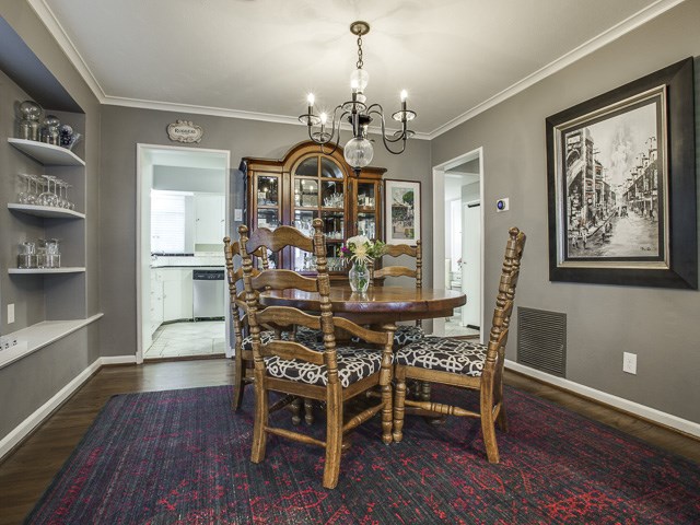 6159 Kenwood Dining
