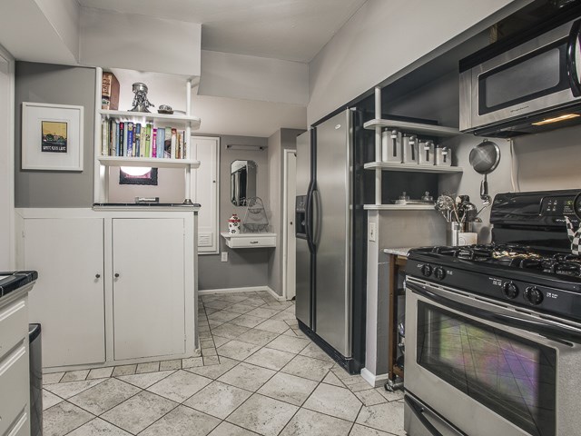 6159 Kenwood Kitchen 2