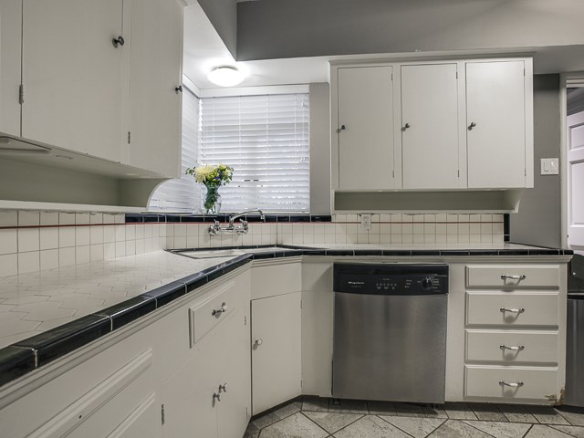 6159 Kenwood Kitchen 3