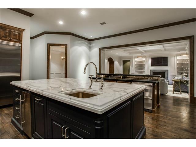6735 Aberdeen kitchen 2