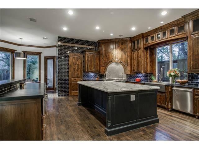 6735 Aberdeen kitchen