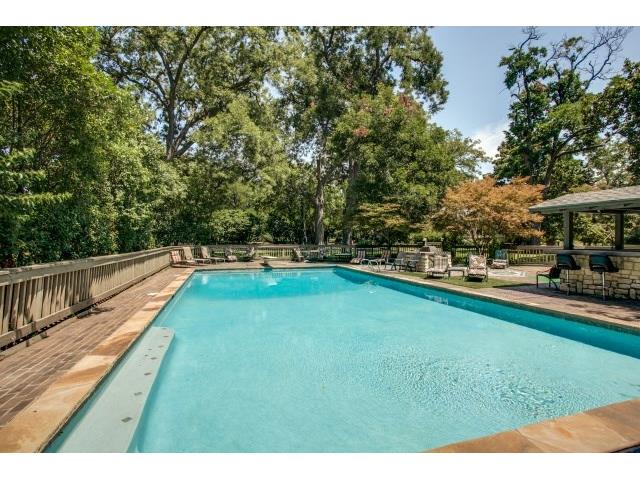 Large diving pool