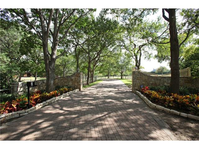 31 Stonebriar Way gates
