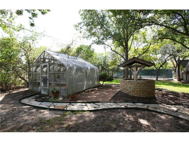 31 Stonebriar Way greenhouse