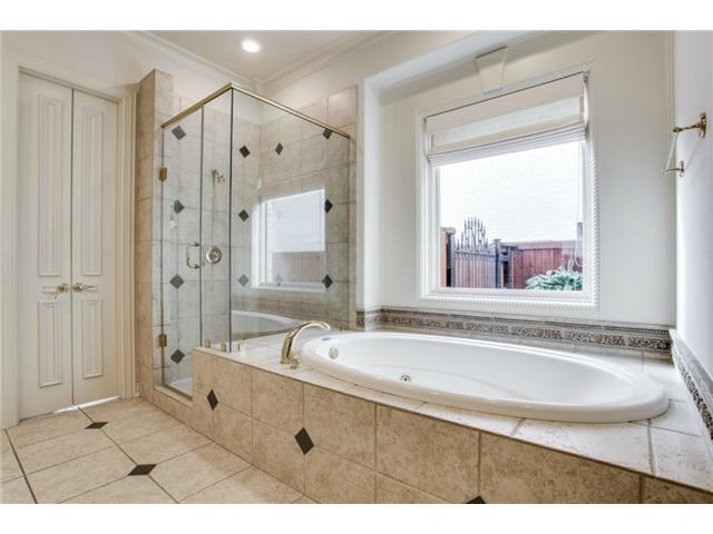 3416 Wentwood masterbath2
