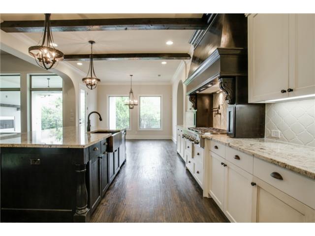 6404 Carmel Falls kitchen 4